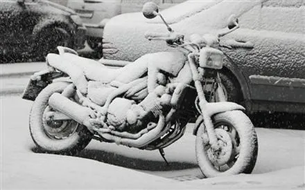 Jak przygotować motocykl do zimowania? 7 kroków ochrony przed korozją