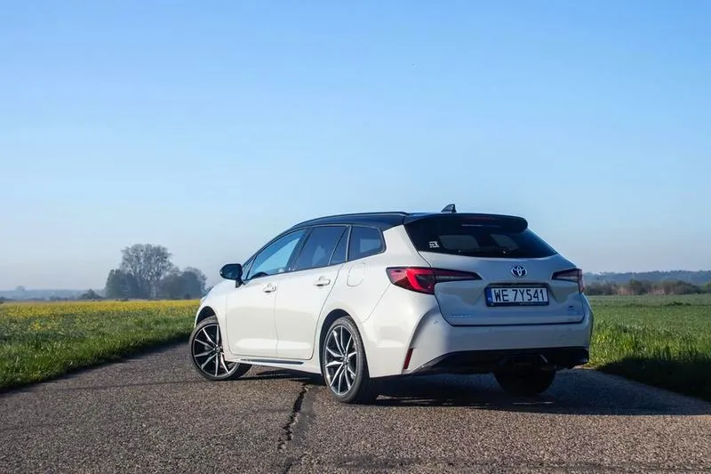 Toyota Corolla TS Kombi 2026: ceny, bagażnik i opinie — czy warto?