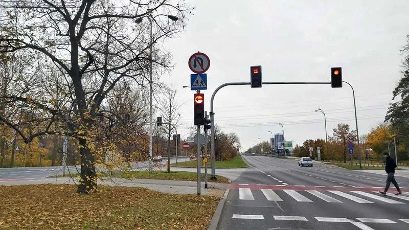Zakaz zawracania — jak odczytać znak B-23 i uniknąć błędów